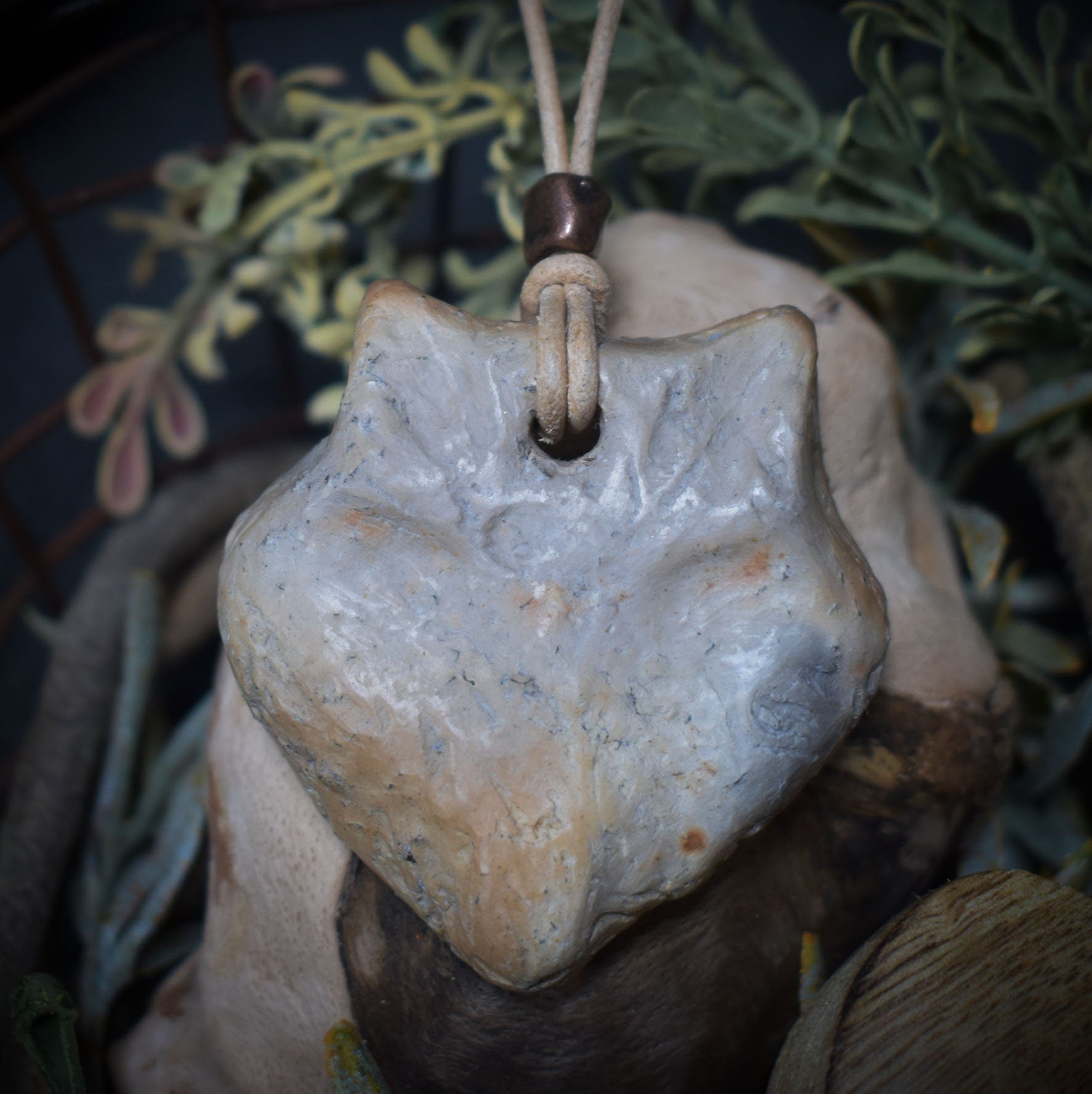 Einzigartiger Schamanen Talisman aus Rauchgebranntem Ton – Dein Spirituelles Krafttier Fuchs Amulett mit Leder- oder Baumwollband