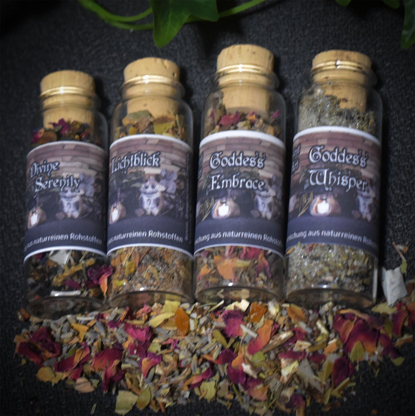 Goddess Embrace – Eine Räuchermischung, die dich in die Arme der Göttin nimmt - 30ml Glas mit Korken