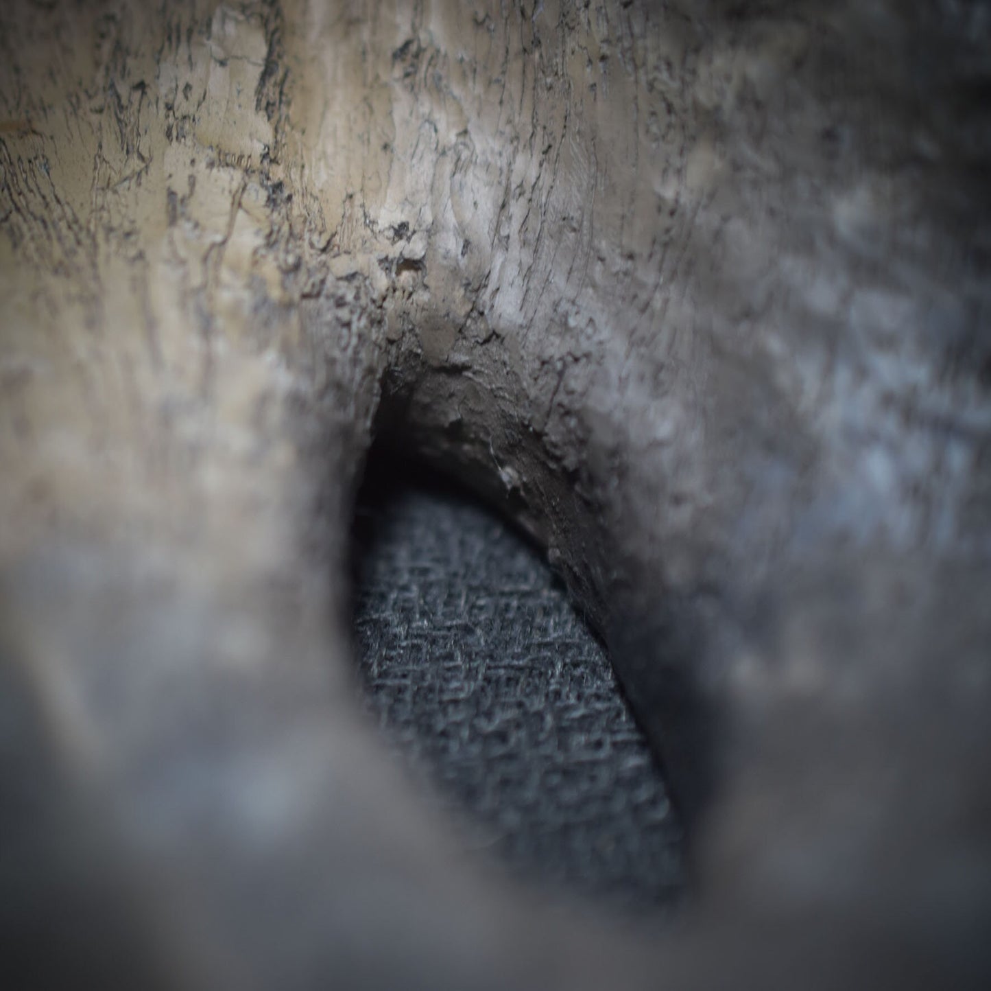 Traditionell Gebrannte Ton Schale im Monstera Blatt Design - Rustikales Wohnaccessoire - Handgemachte Rauchbrandkunst