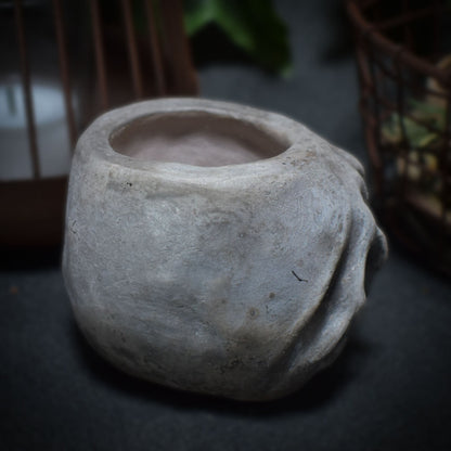 Yoni Pflanzgefäß Unikat aus traditionell gebranntem Ton - Handgemachte Rauchbrandkunst - Ode an die Weiblichkeit