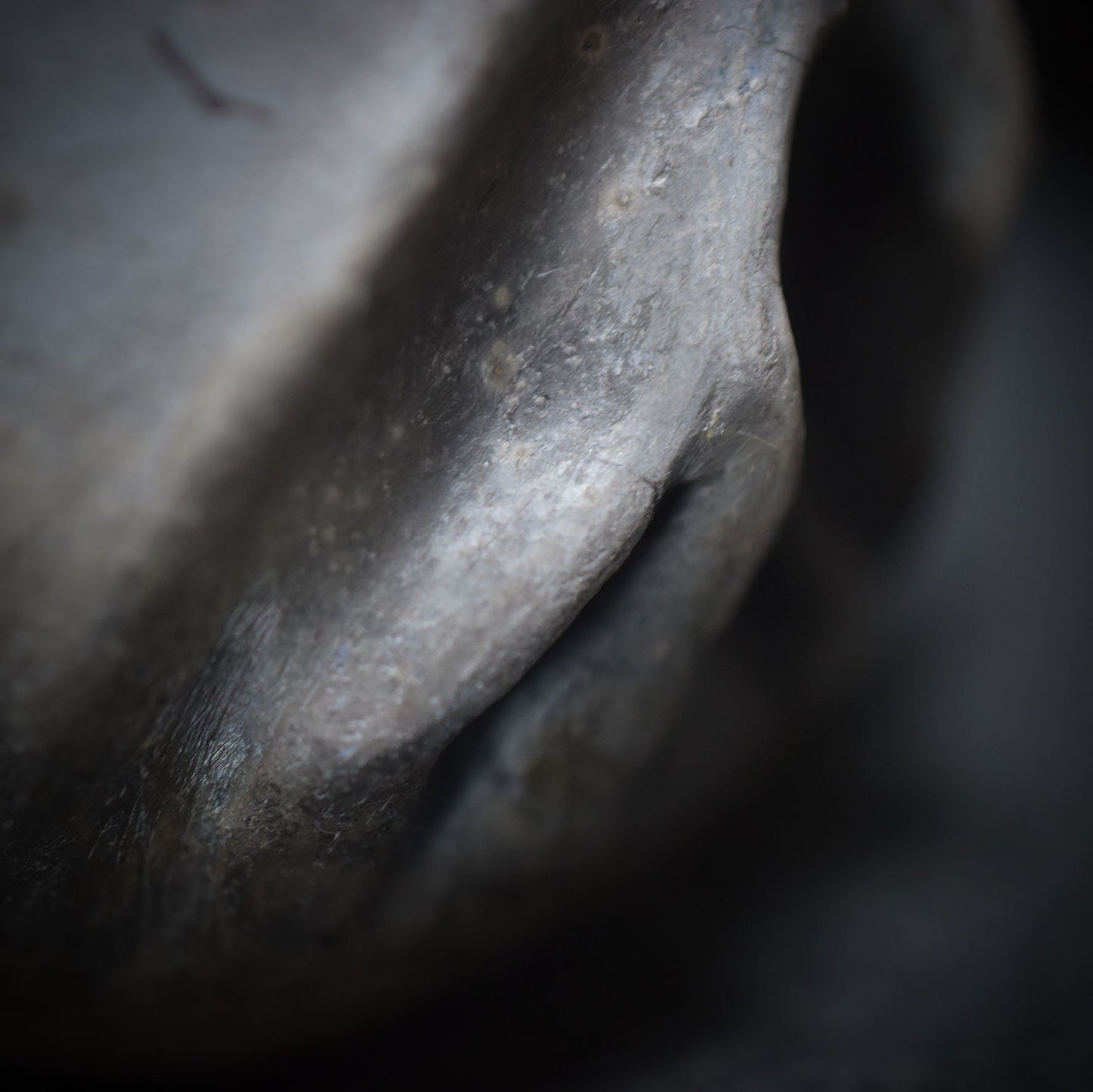 Yoni Pflanzgefäß Unikat aus traditionell gebranntem Ton - Handgemachte Rauchbrandkunst - Ode an die Weiblichkeit