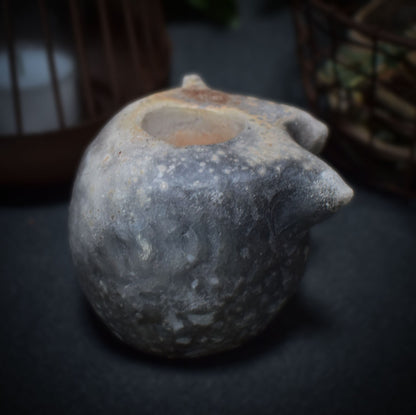 Handgemachtes Unikat: Brust-Deko-Henkeltasse und Pflanzgefäß - Rauchbrandkunst und Traditionell Gebrannter Ton