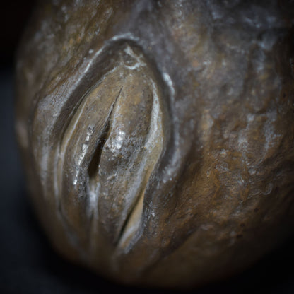 Einzigartige Yoni Vase bzw. Kerzenhalter - Handgemacht - Traditionell gebrannter Ton - Rustikales Wohnaccessoire - Frauenkunst