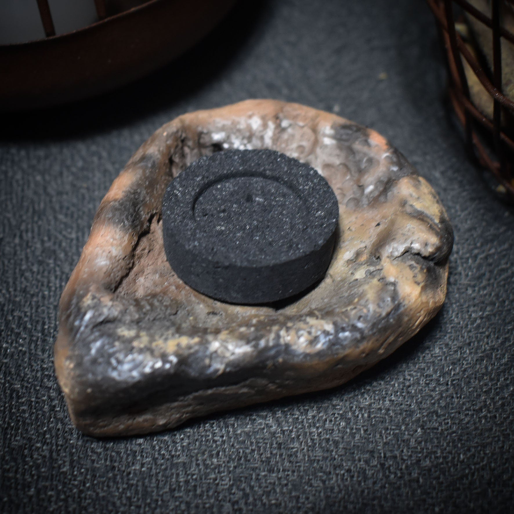 Three Kings Räucherkohle – Deine zuverlässige Begleitung für jedes Räucherritual - Rolle mit 10 Tabletten aus Bambuskohle