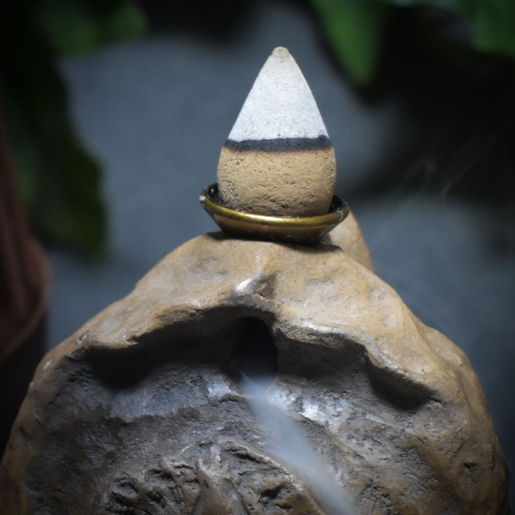 Rückfluss Räucherkegel – 50 Stück | Meditativer Sandelholz-Duft, der wie ein Wasserfall fließt