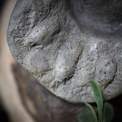 Handgefertigtes Wicca Blessing - Amulett aus traditionell gebranntem Ton mit Leder- oder Baumwollband