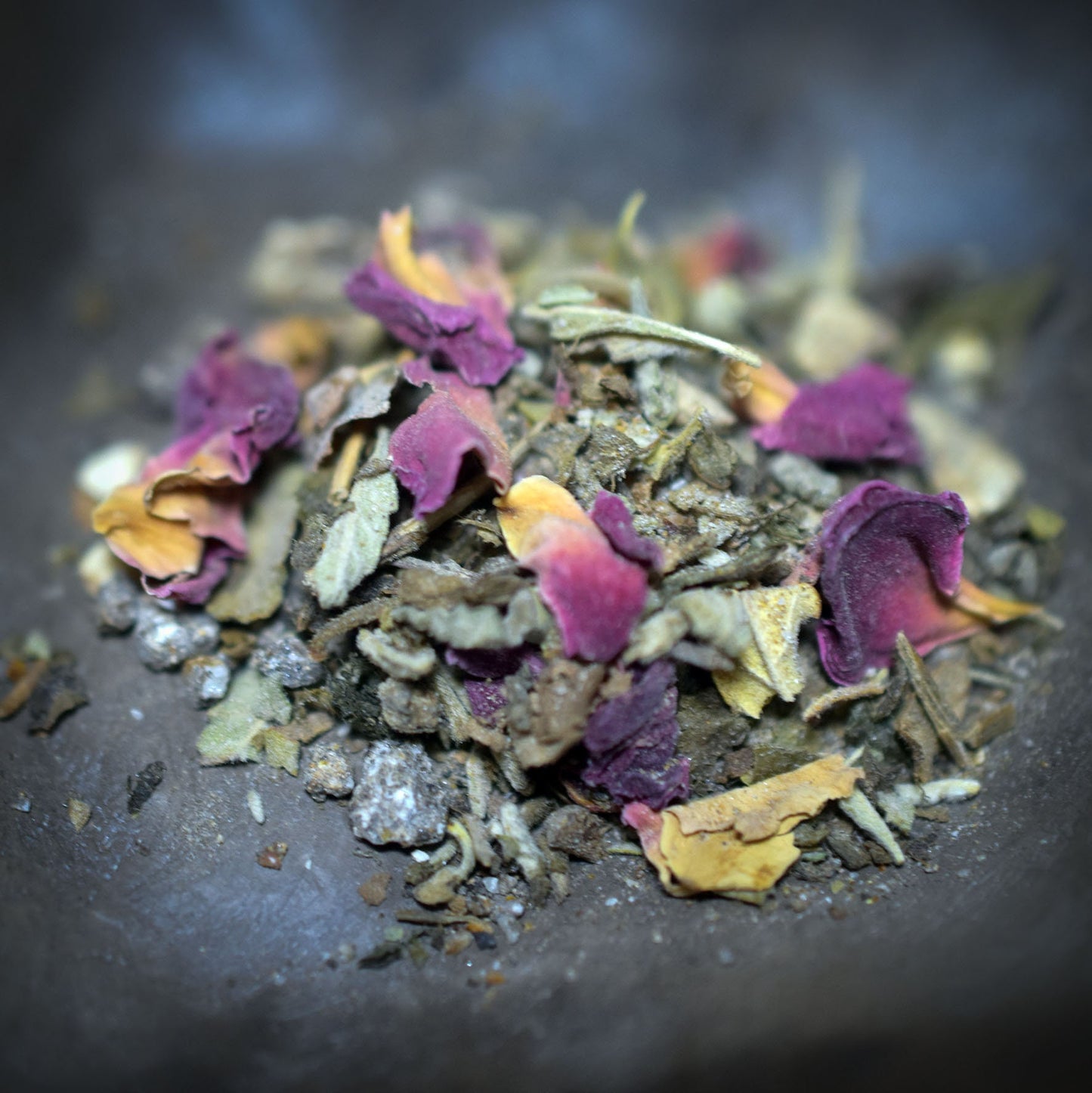 Goddess Embrace – Eine Räuchermischung, die dich in die Arme der Göttin nimmt - 30ml Glas mit Korken