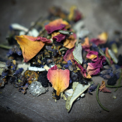 Divine Serenity – Hochwertige Räuchermischung für Stille und innere Klarheit - 30ml Glasflasche mit Korken