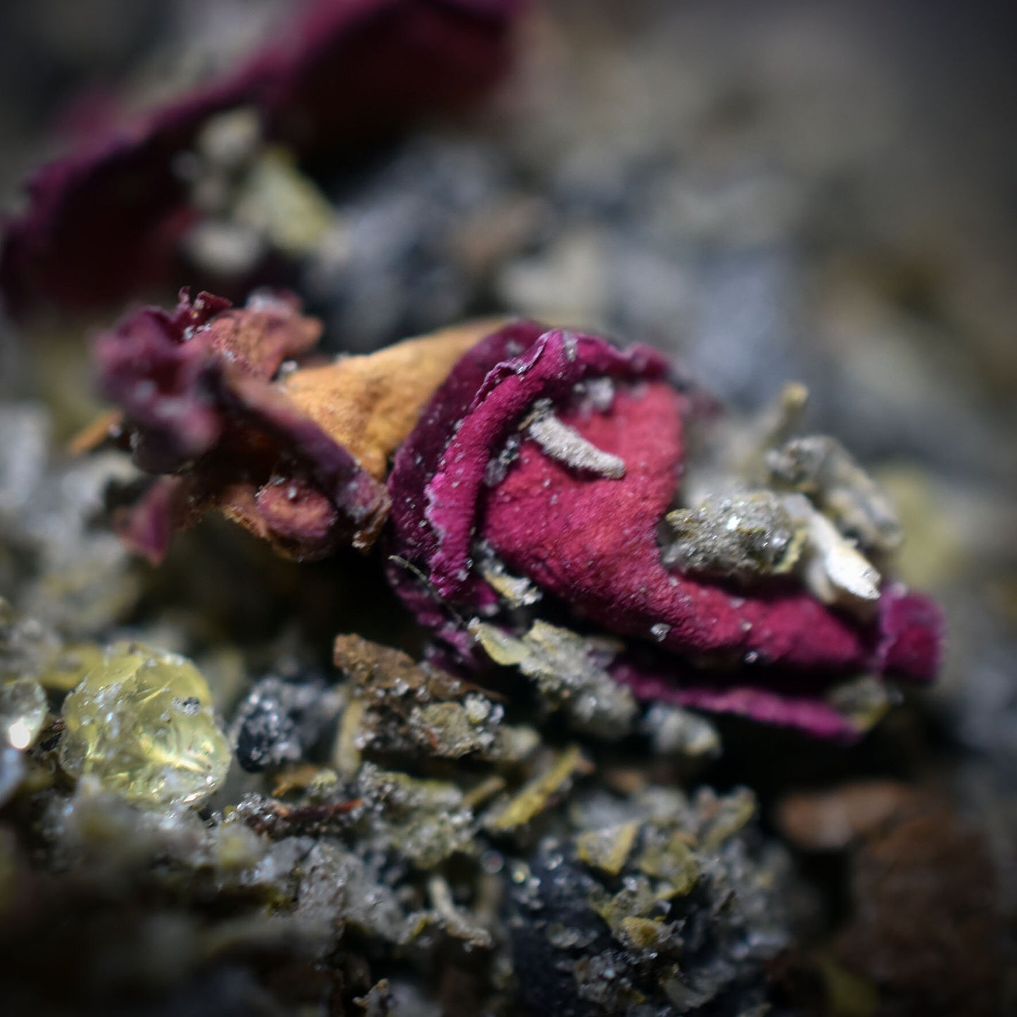 Goddess Whisper – Eine hochwertige Räuchermischung, die deine Seele flüstern hört