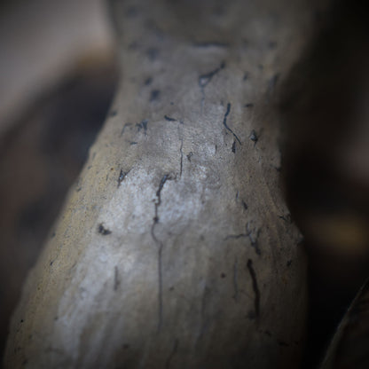 Einzigartiges handgefertigtes Amulett aus Rauchbrand-Ton – Spiritueller Glücksbringer und Fruchtbarkeitsgöttin Anhänger