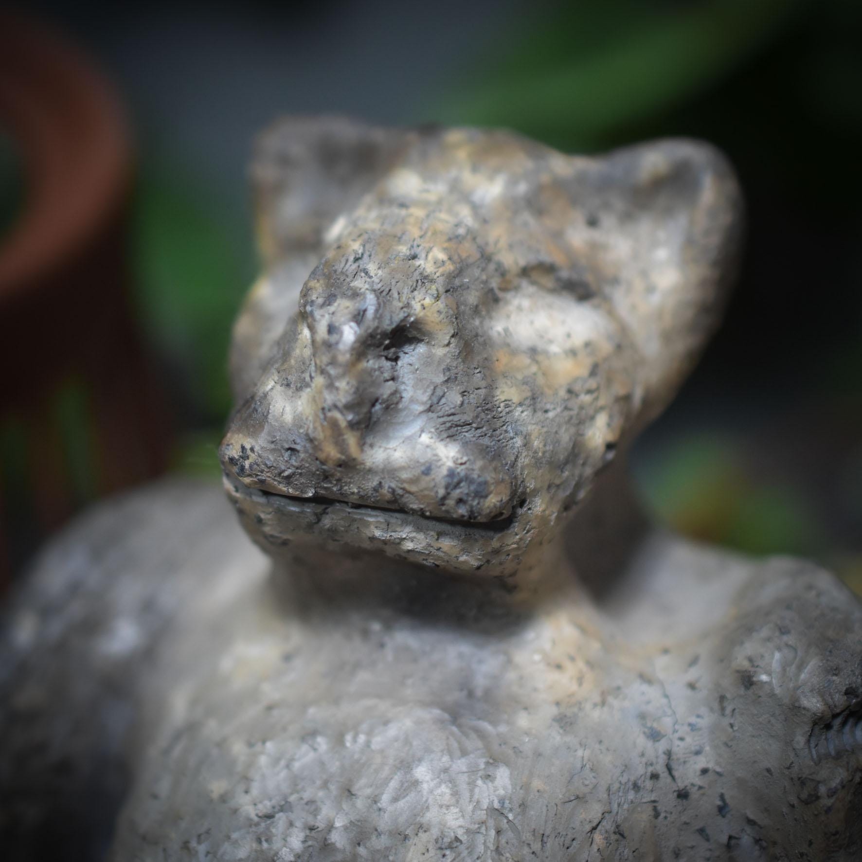 Handgemachte Löwenmensch Tonskulptur – inspiriert durch Fund auf der Schwäbischen Alb -traditionelle Rauchbrandkunst