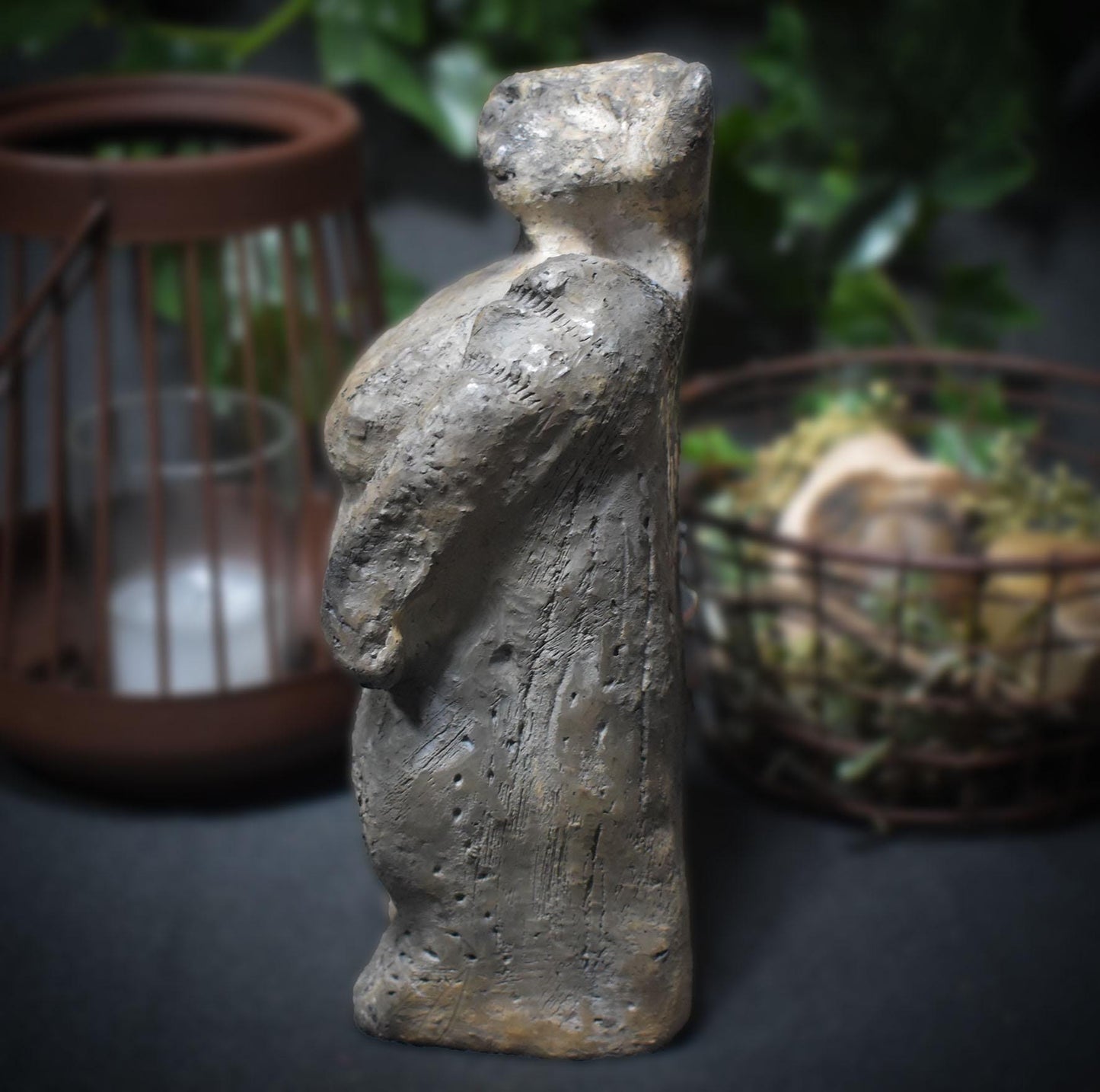 Handgemachte Löwenmensch Tonskulptur – inspiriert durch Fund auf der Schwäbischen Alb -traditionelle Rauchbrandkunst