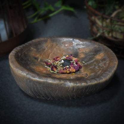 Handgefertigte Räucherschale aus traditionell gebranntem Ton – Ideal für Wicca Altar und rustikale Dekoration