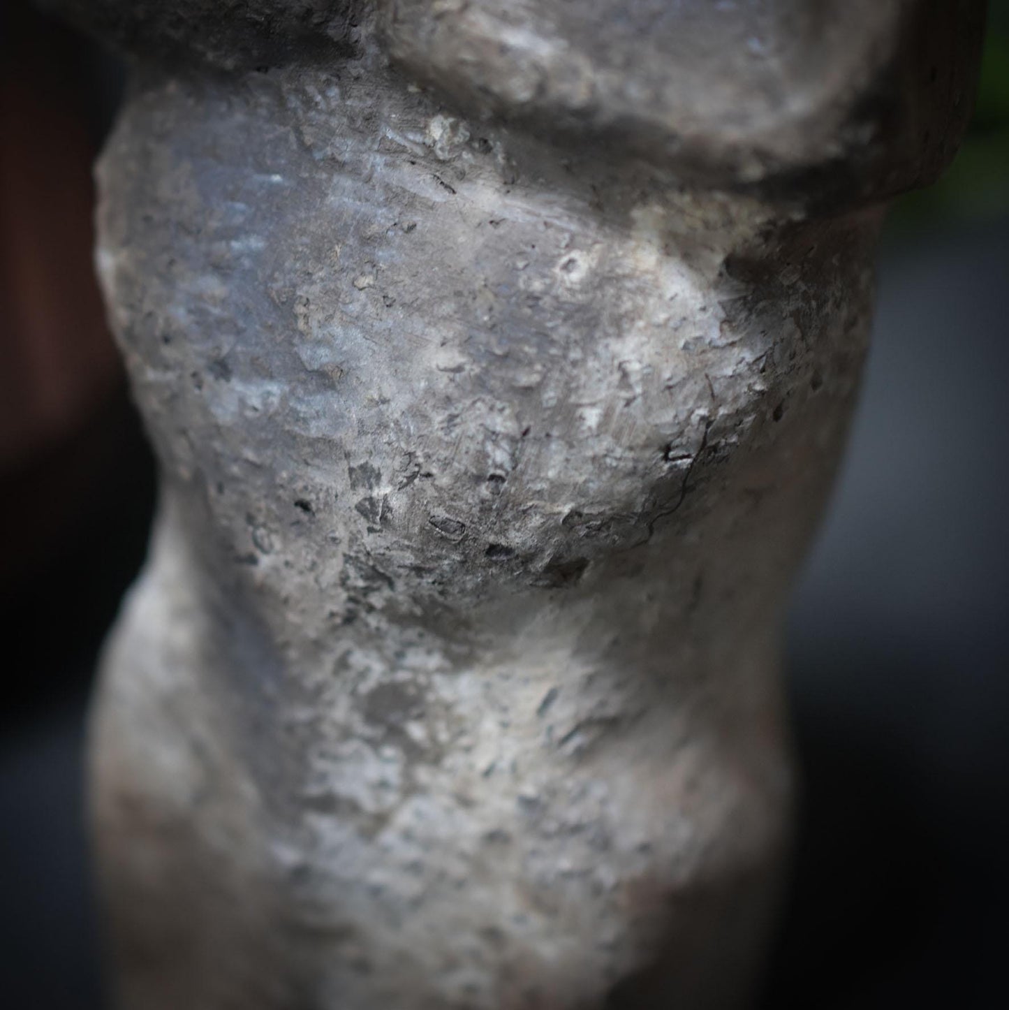 Handgemachte Goddess Skulptur mit prähistorischer Seele - Zeitlose Rauchbrandkunst