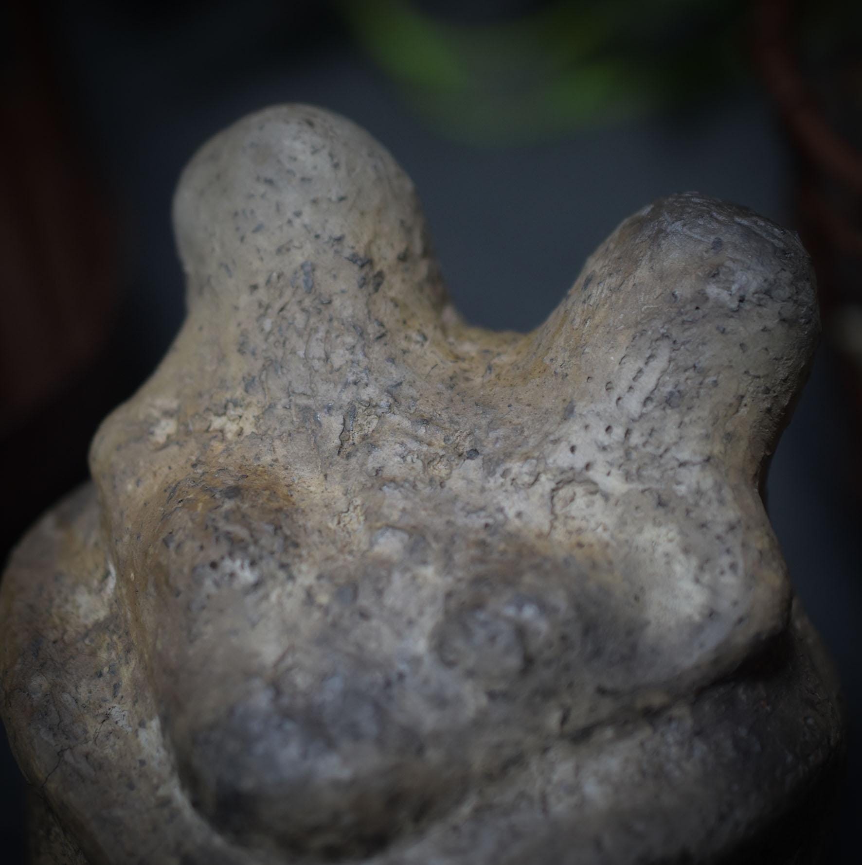 zweiköpfige Göttin - Handgemachte Rauchbrandkunst - Prähistorische und Natürliche Inspirationen