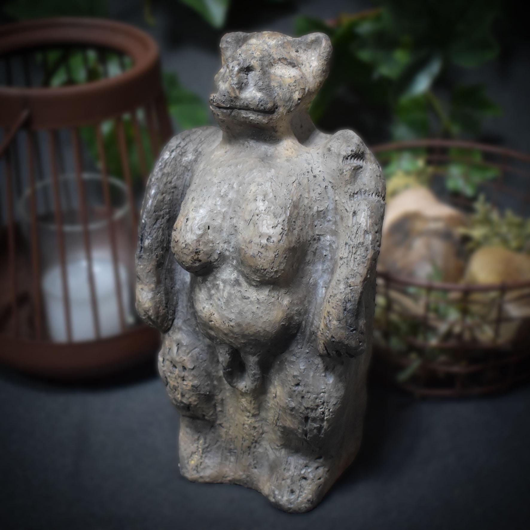 Handgemachte Löwenmensch Tonskulptur – inspiriert durch Fund auf der Schwäbischen Alb -traditionelle Rauchbrandkunst