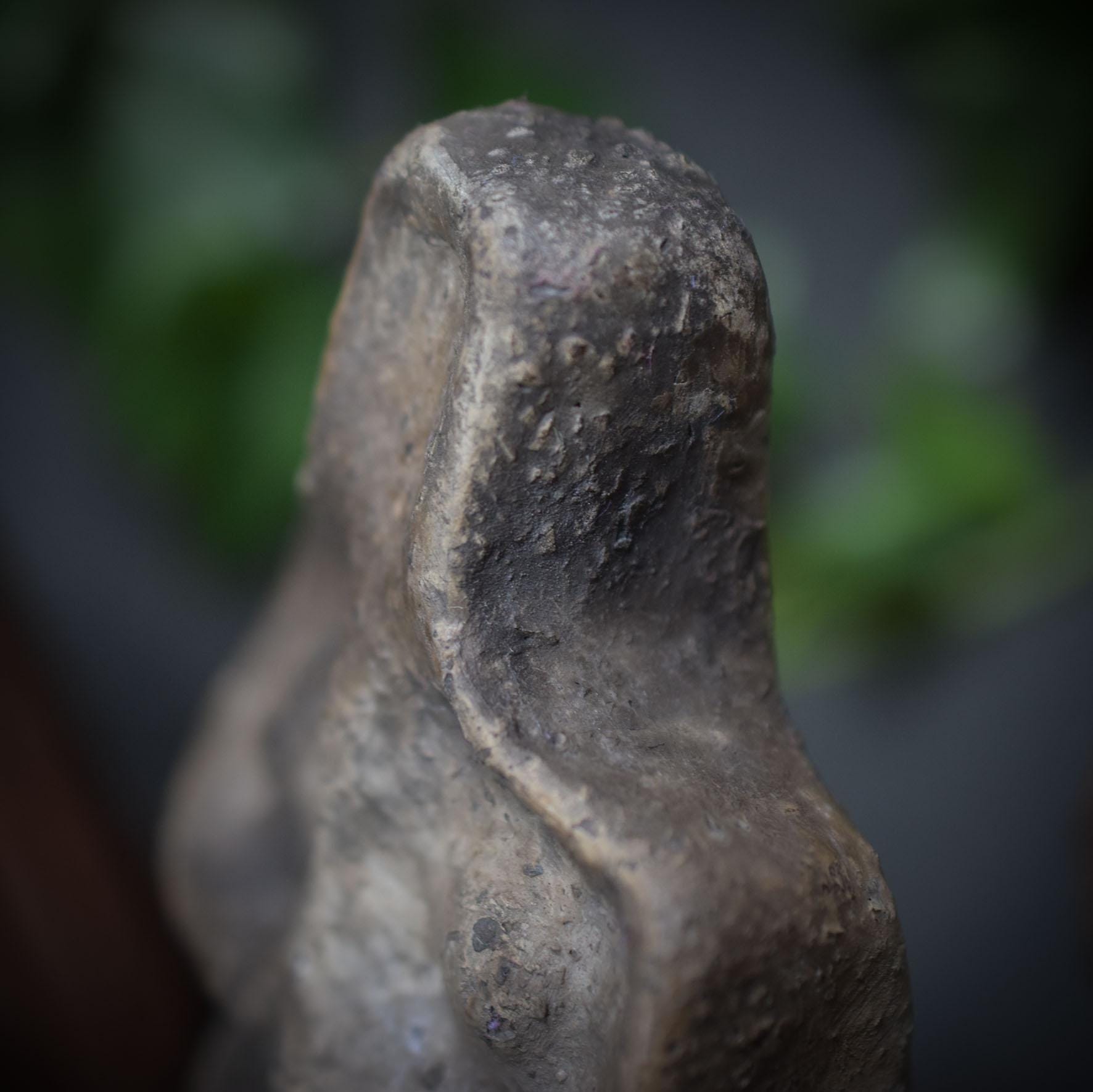 Handgemachte Goddess Skulptur mit prähistorischer Seele - Zeitlose Rauchbrandkunst