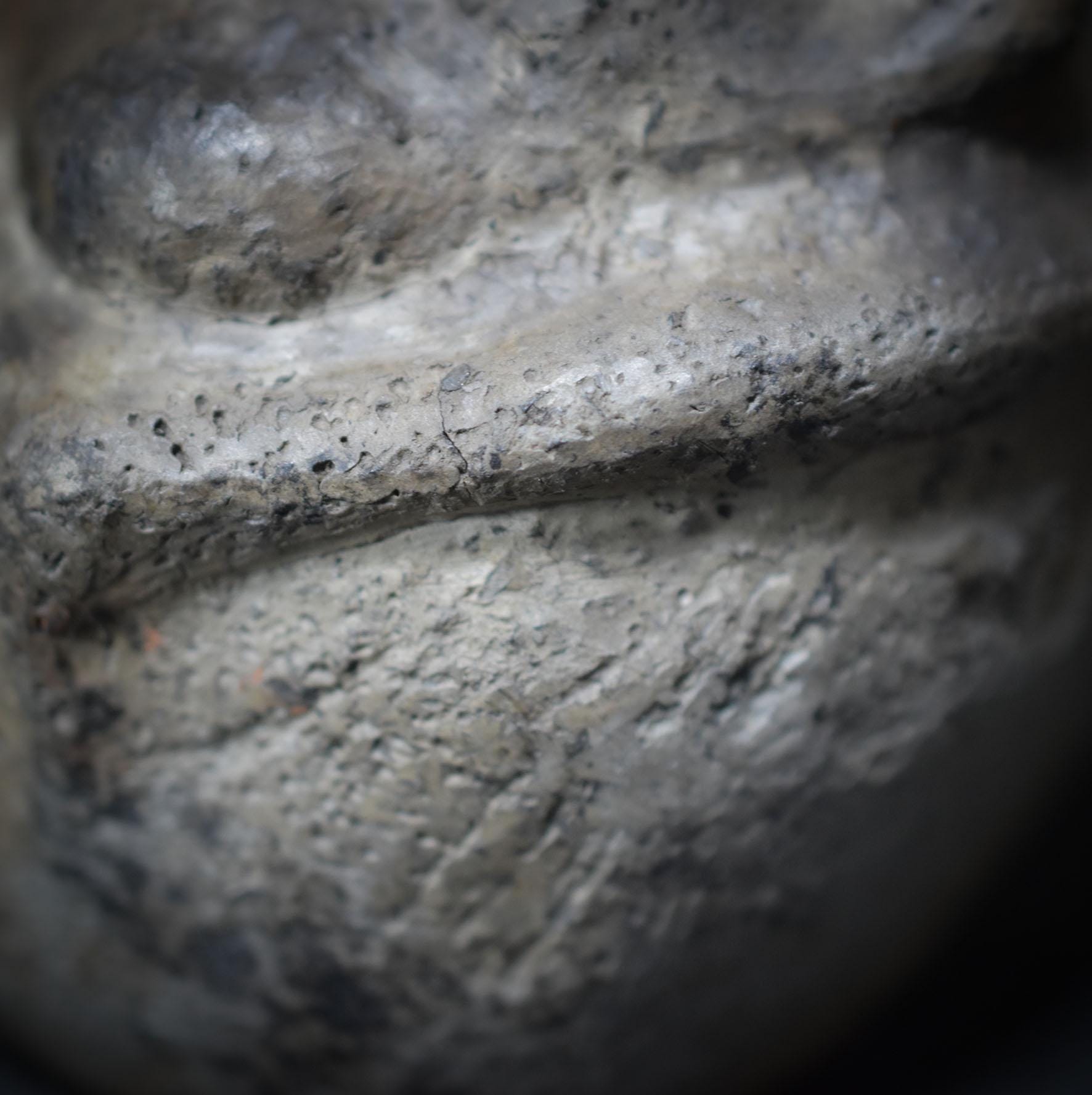 zweiköpfige Göttin - Handgemachte Rauchbrandkunst - Prähistorische und Natürliche Inspirationen