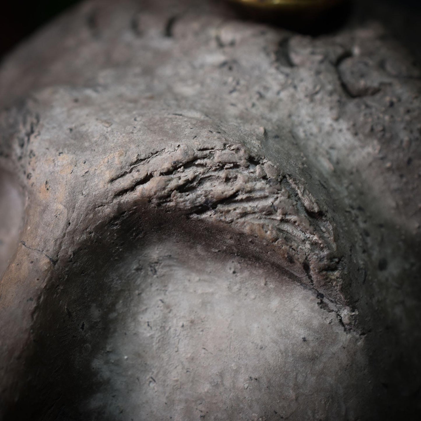 Handgefertigte Medusa Büste mit Rückfluss Räucherkegelhalter - Traditionell gebrannter Ton für dein Räucherritual