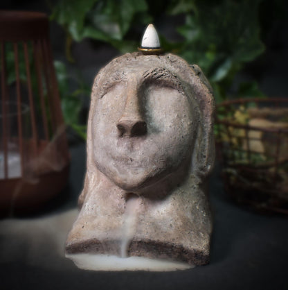 Handgefertigte Medusa Büste mit Rückfluss Räucherkegelhalter - Traditionell gebrannter Ton für dein Räucherritual