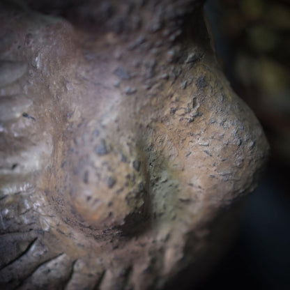 Handgemachte Sirene Skulptur aus Rauchbrandkeramik – Einzigartige mythologische Kunst