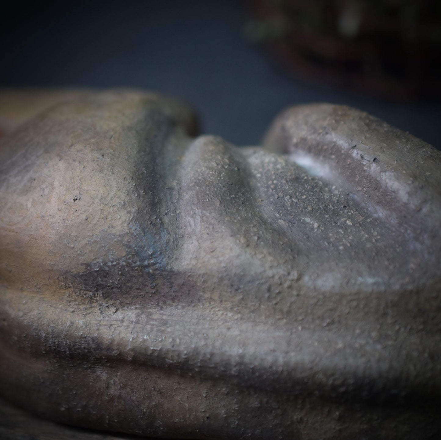 Gefallener Engel mit Flügeln aus Holz - Einzigartige Rauchbrandkunst - rustikale Dekoration