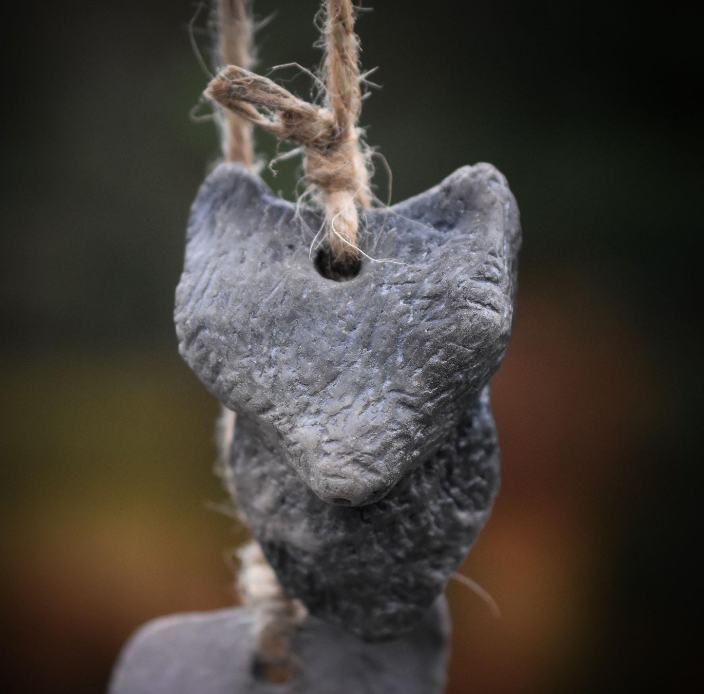 Handgemachte Hexenglocke Hekate - Traditionell gebrannter Ton, Wicca Glocke & rustikales Windspiel - Hekates Key