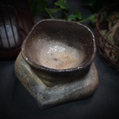 Handgefertigtes Pflanzgefäß 'Schoß der Göttin' aus traditionell gebranntem Ton – Spiritueller Altarbedarf - Art.Nr.: GEF003
