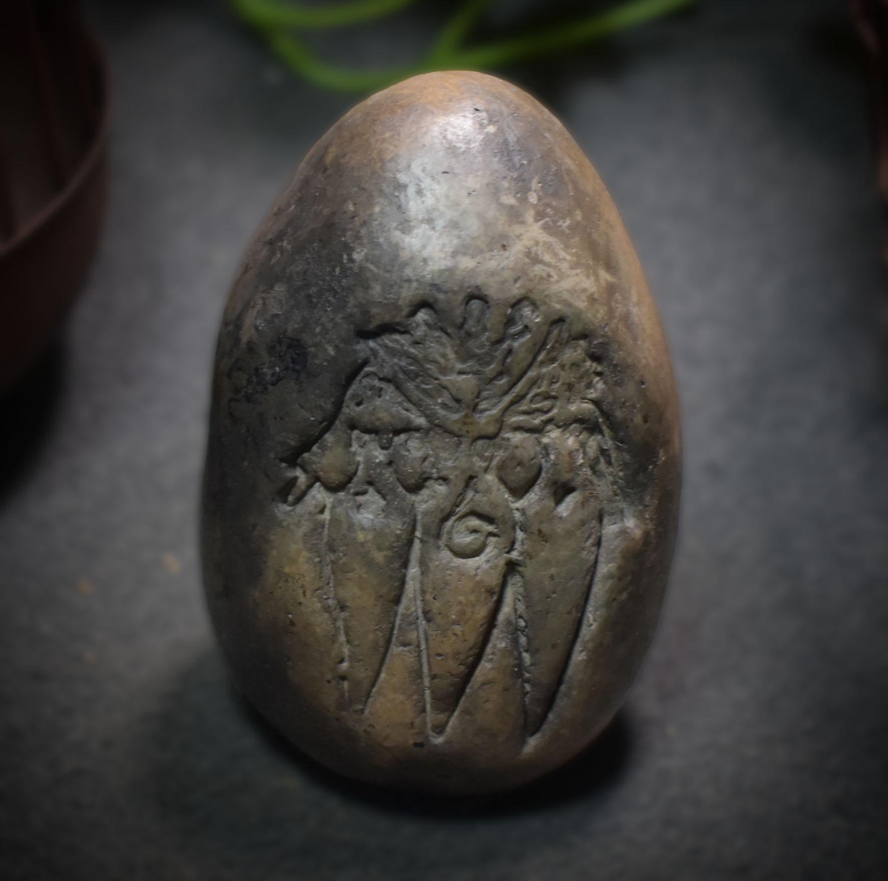 Handgefertigtes Rauchbrand Osterei aus Ton - mit Hekate Symbol – Rustikale Oster- und Frühlingsdekoration - Art.Nr.: FRO001