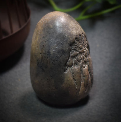 Handgefertigtes Rauchbrand Osterei aus Ton - mit Hekate Symbol – Rustikale Oster- und Frühlingsdekoration - Art.Nr.: FRO001