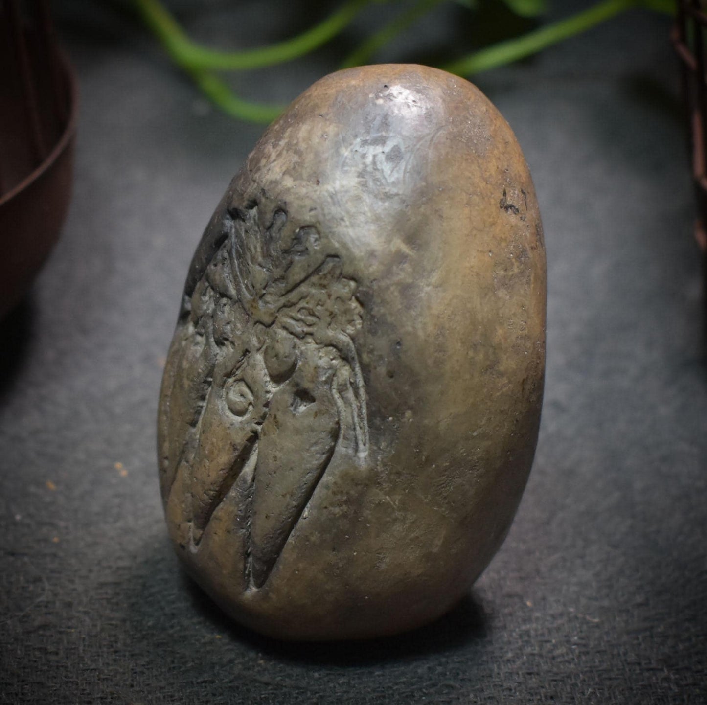 Handgefertigtes Rauchbrand Osterei aus Ton - mit Hekate Symbol – Rustikale Oster- und Frühlingsdekoration - Art.Nr.: FRO001