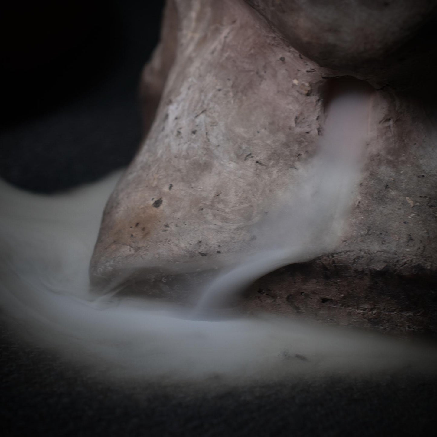 Handgefertigte Medusa Büste mit Rückfluss Räucherkegelhalter - Traditionell gebrannter Ton für dein Räucherritual