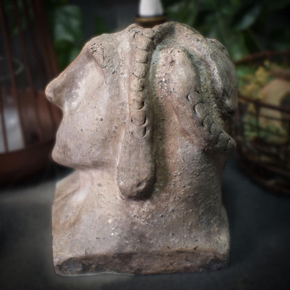 Handgefertigte Medusa Büste mit Rückfluss Räucherkegelhalter - Traditionell gebrannter Ton für dein Räucherritual