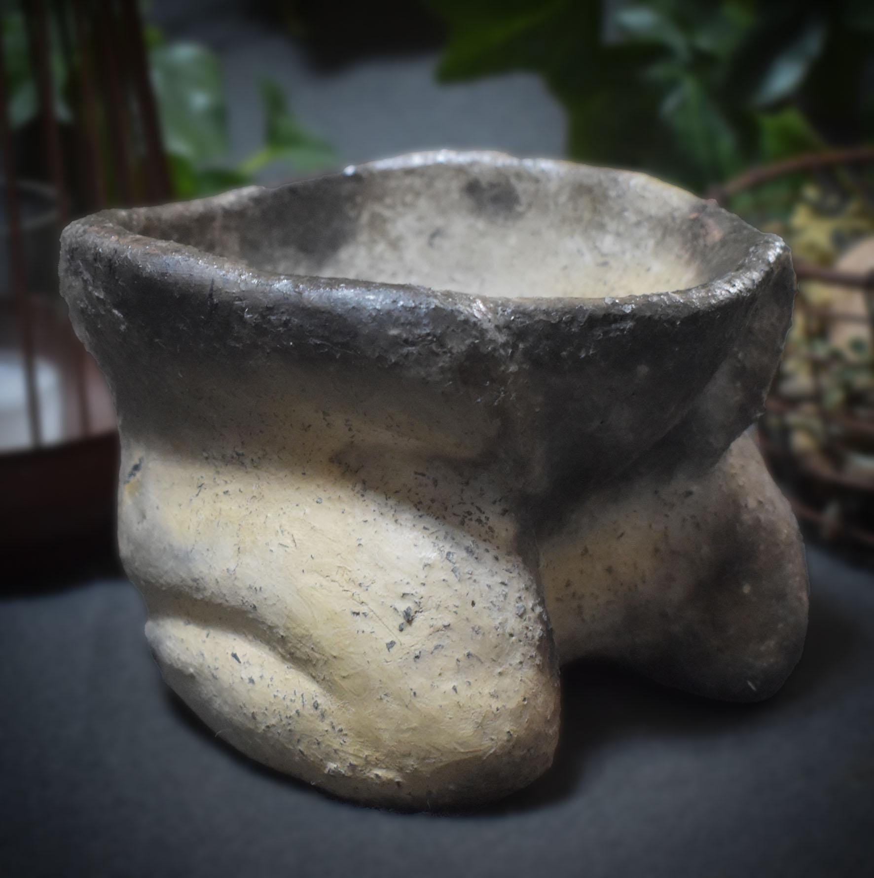 Handgefertigtes Pflanzgefäß 'Schoß der Göttin' aus traditionell gebranntem Ton – Spiritueller Altarbedarf - Art.Nr.: GEF006