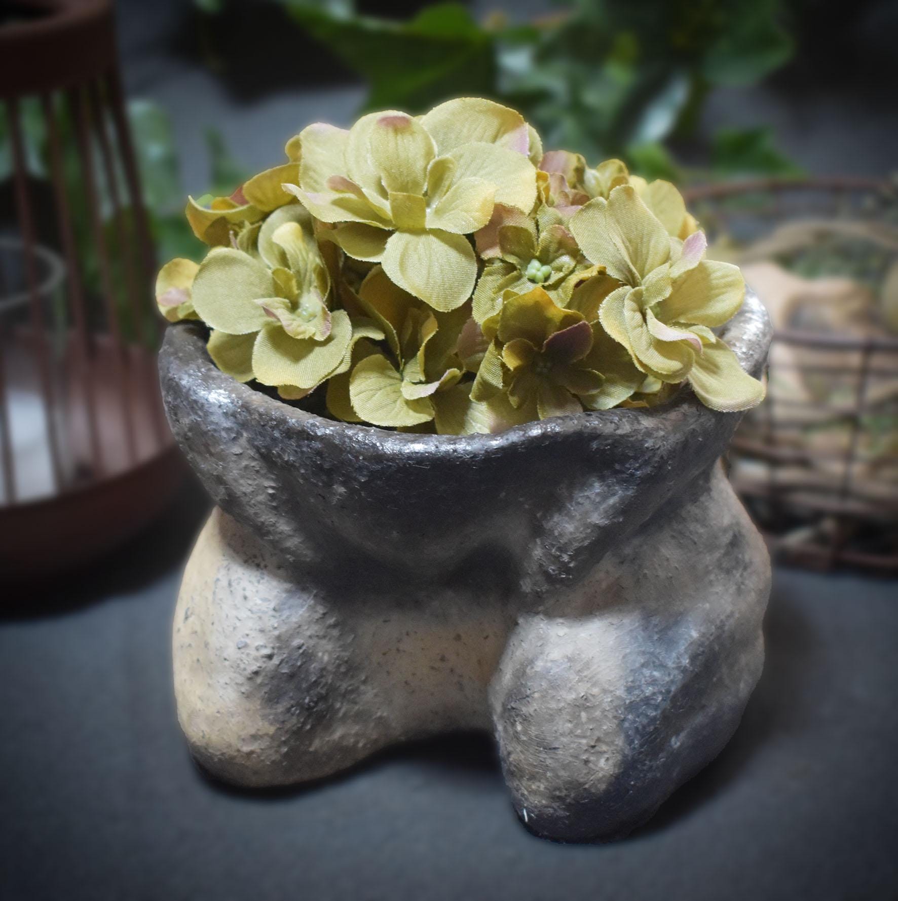 Handgefertigtes Pflanzgefäß 'Schoß der Göttin' aus traditionell gebranntem Ton – Spiritueller Altarbedarf - Art.Nr.: GEF006