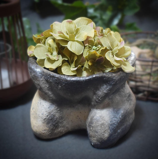 Handgefertigtes Pflanzgefäß 'Schoß der Göttin' aus traditionell gebranntem Ton – Spiritueller Altarbedarf - Art.Nr.: GEF006