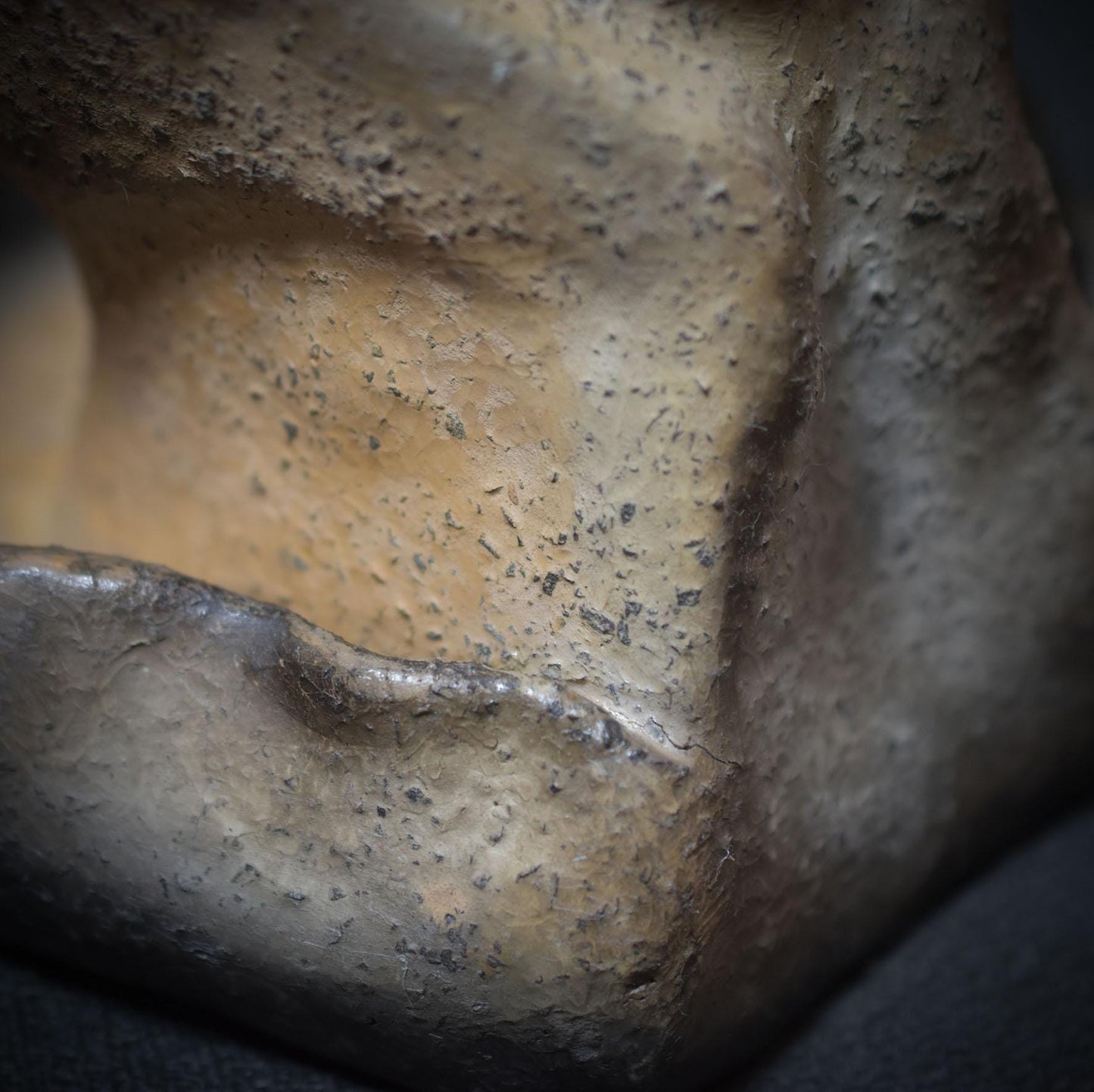 Handgefertigte Tonvase - Skulptur des weiblichen Torsos – Erdmutter Ritualdeko