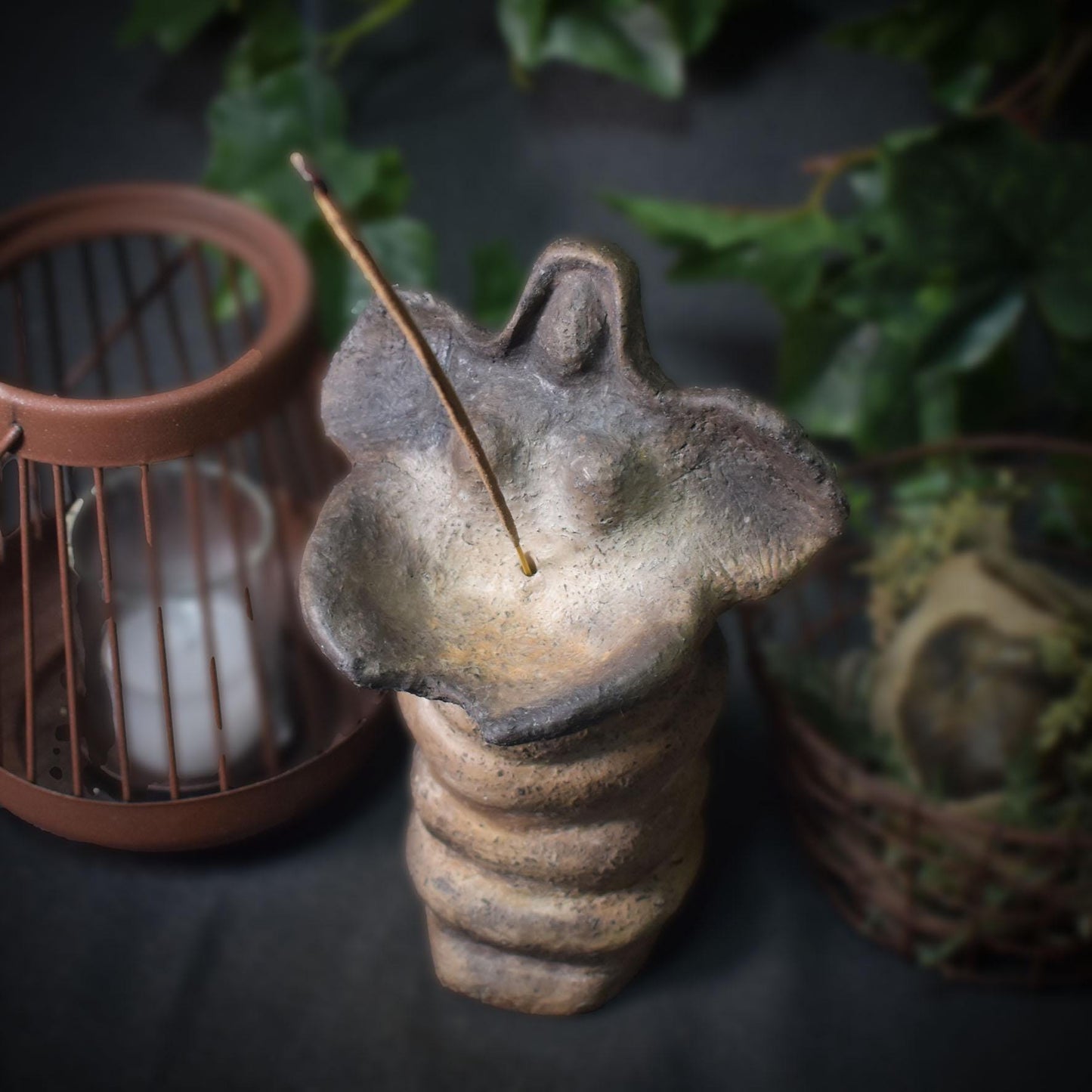 Handgefertigte Bienengöttin Keramik - Teelichthalter & Räucherstäbchenhalter - Traditionell Gebrannter Ton