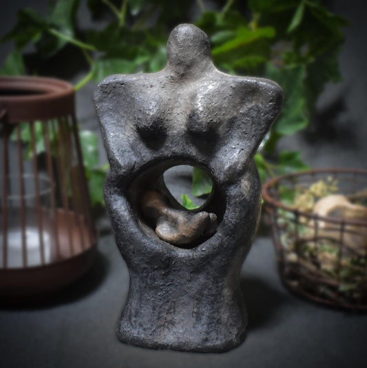 Handgefertigter Teelichthalter aus traditionell gebranntem Ton - Fruchtbarkeitsgöttin - Art.Nr.: SKU009