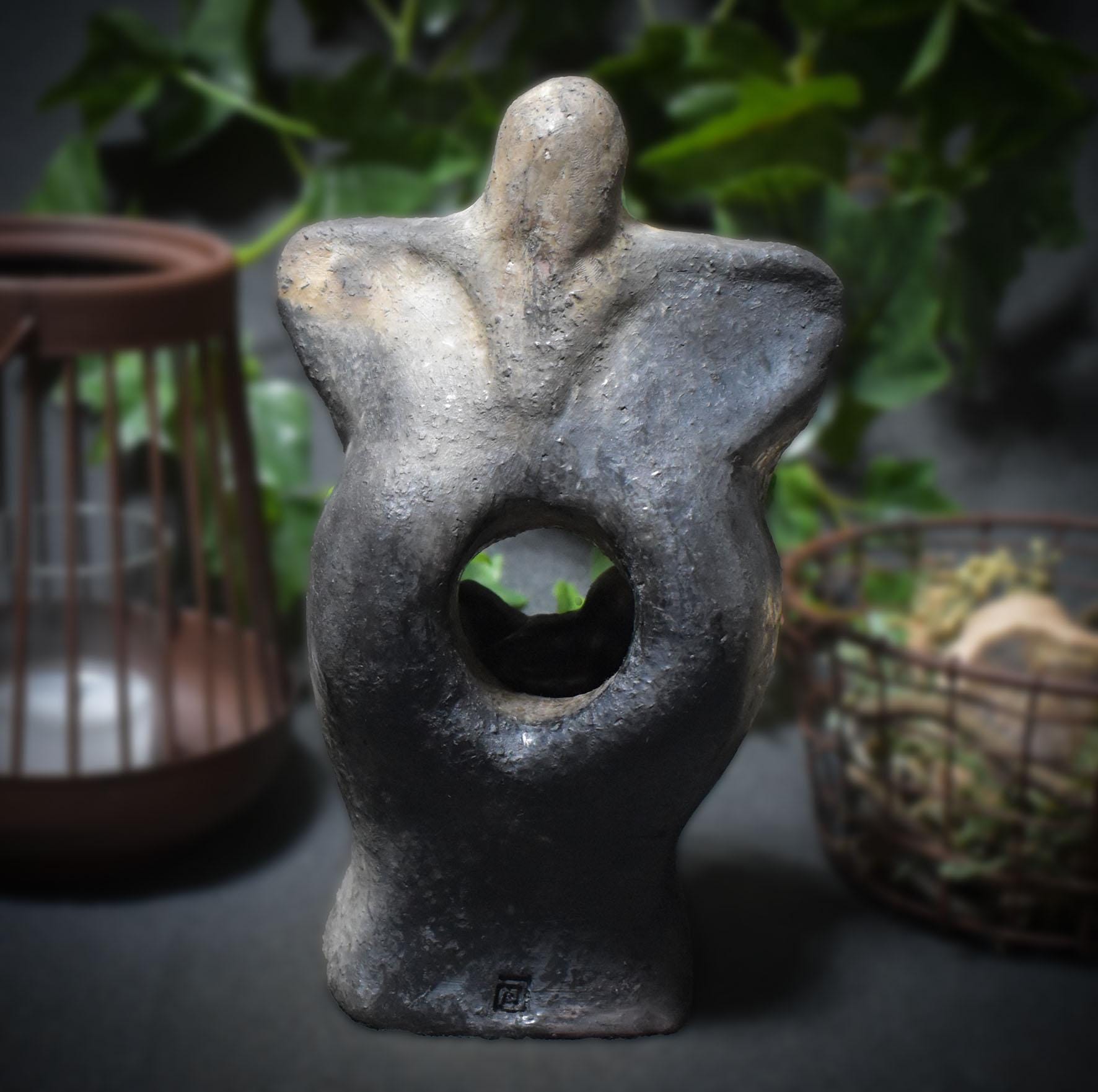 Fruchtbarkeitsgöttin Teelichthalter Ton, Urgöttin Figur mit Baby, archaische Mutter Erde Skulptur, spirituelle Altar Deko SKU009