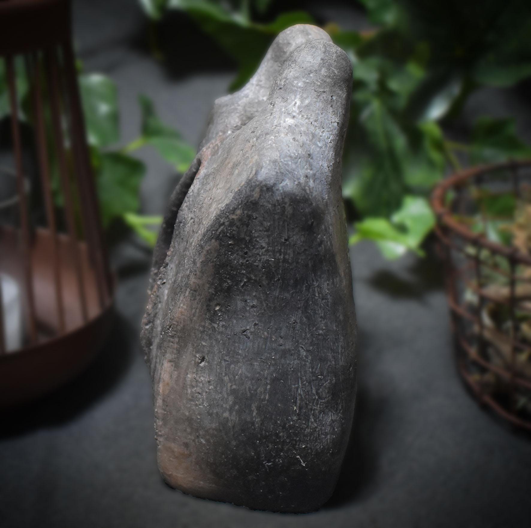 Handgefertigte Ton-Skulptur - Abstrakte Liebenden Figur - Rustikale Rauchbrandkunst - Art.Nr.: SKU011