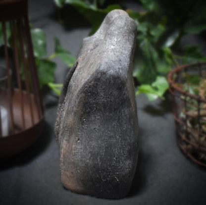 Handgefertigte Ton-Skulptur - Abstrakte Liebenden Figur - Rustikale Rauchbrandkunst - Art.Nr.: SKU011