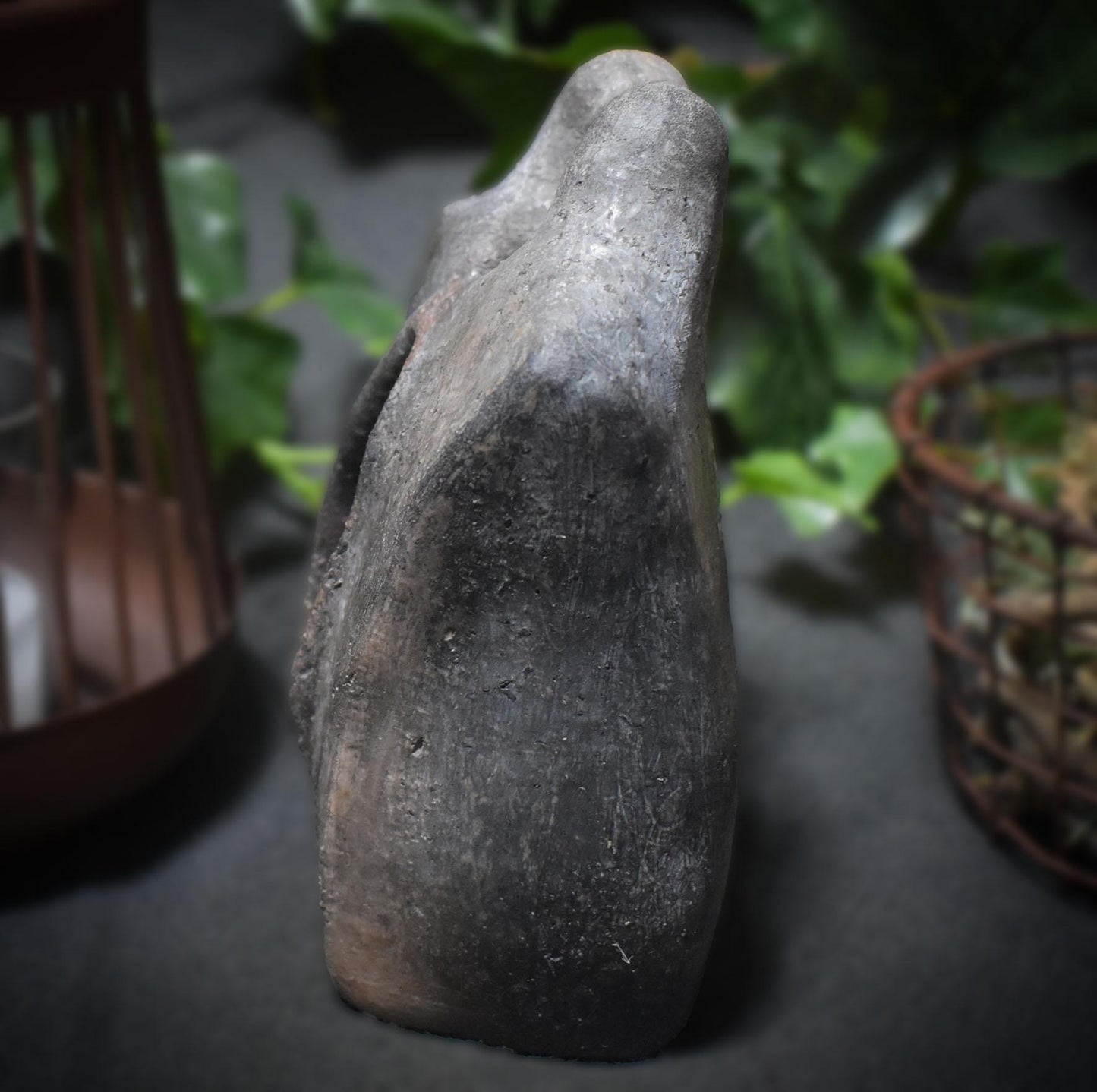 Handgefertigte Ton-Skulptur - Abstrakte Liebenden Figur - Rustikale Rauchbrandkunst