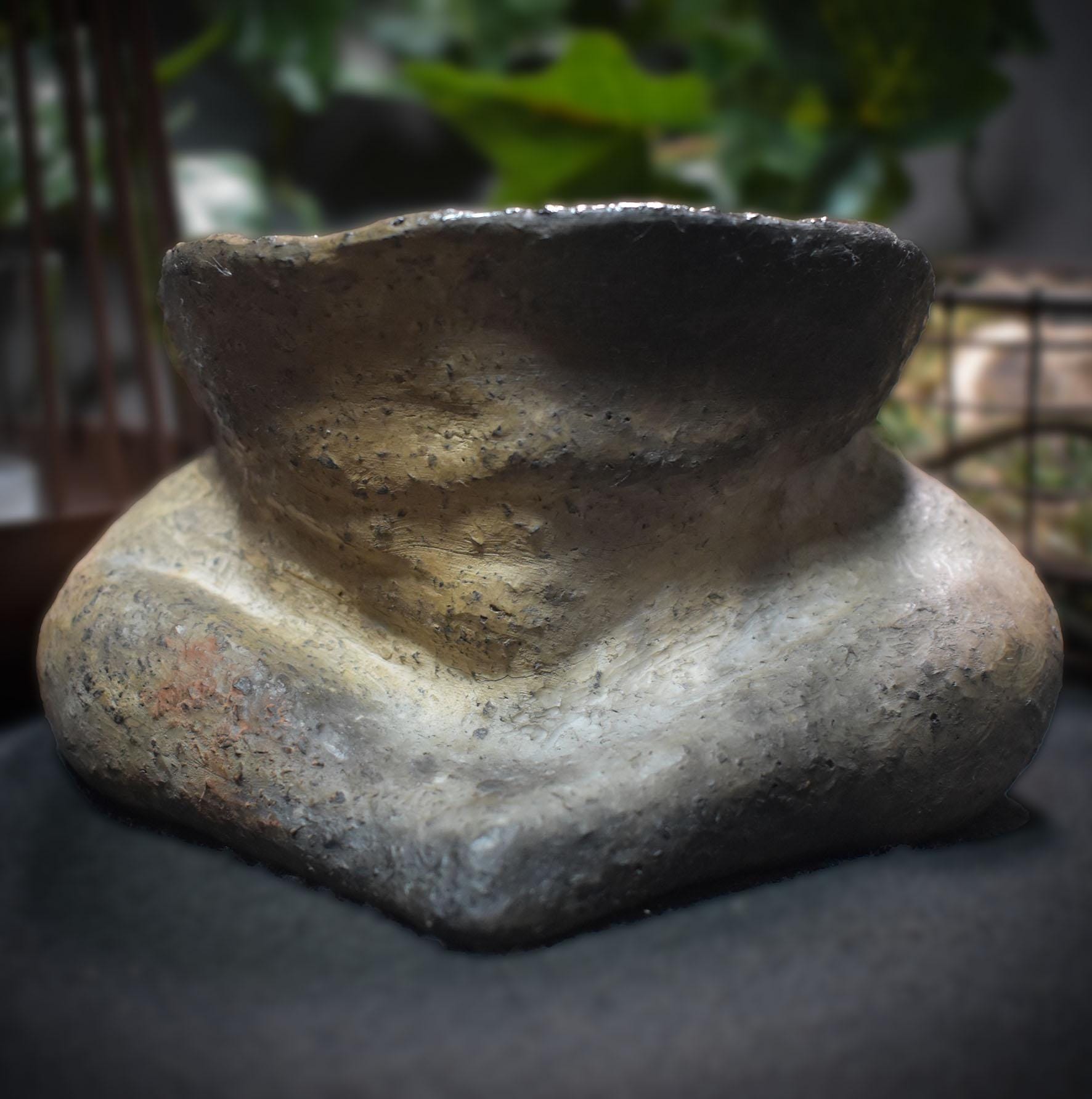 Handgefertigtes Pflanzgefäß 'Schoß der Göttin' aus traditionell gebranntem Ton – Spiritueller Altarbedarf - Art.Nr.: GEF003