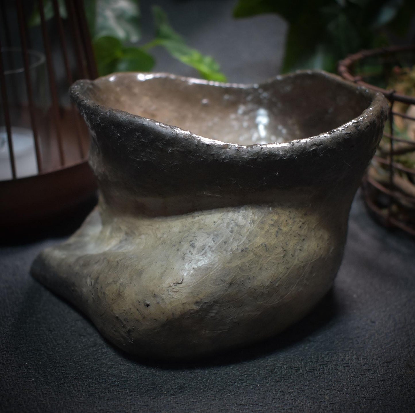 Handgefertigtes Pflanzgefäß 'Schoß der Göttin' aus traditionell gebranntem Ton – Spiritueller Altarbedarf - Art.Nr.: GEF003