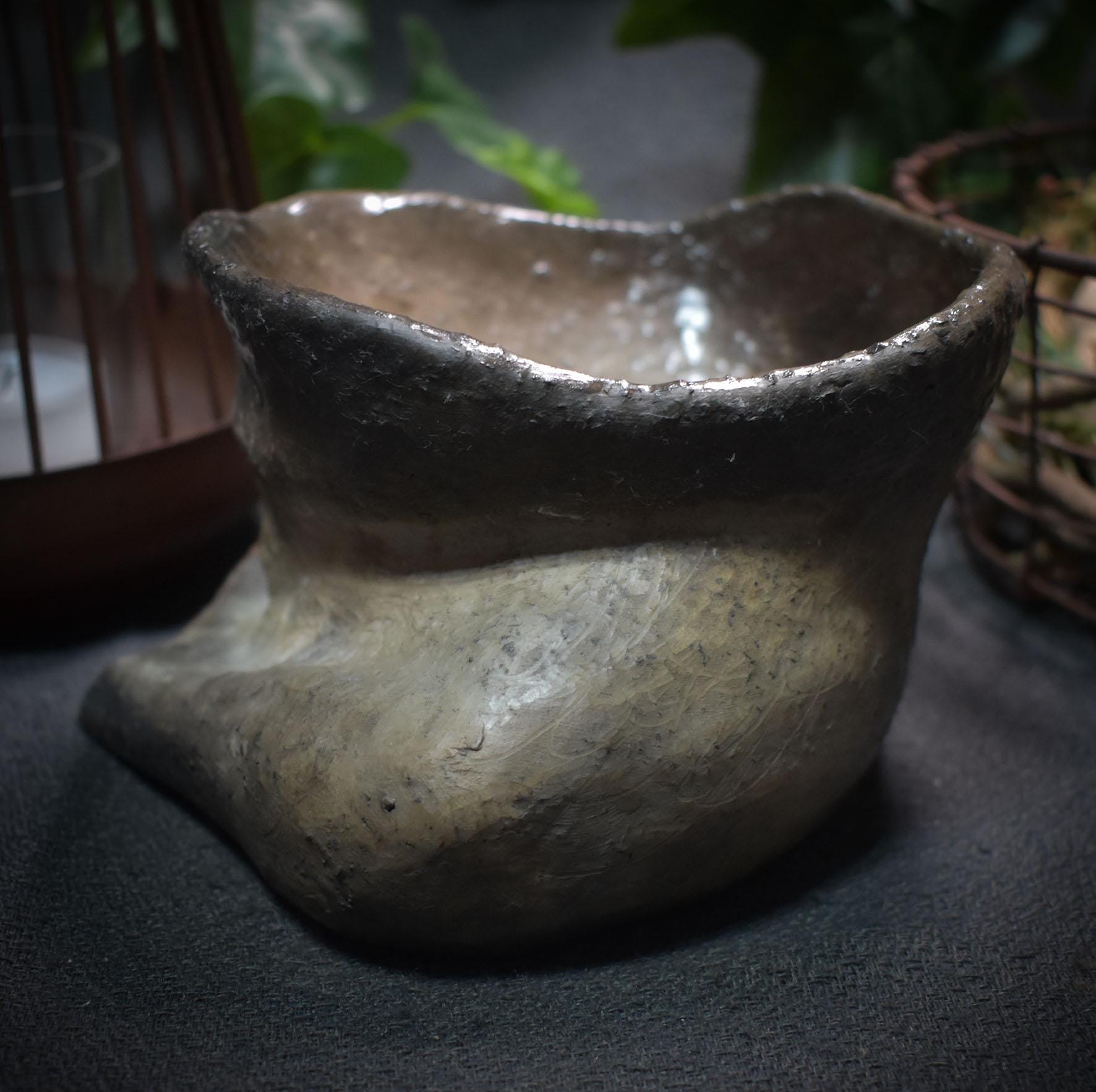 Handgefertigtes Pflanzgefäß 'Schoß der Göttin' aus traditionell gebranntem Ton – Spiritueller Altarbedarf - Art.Nr.: GEF003