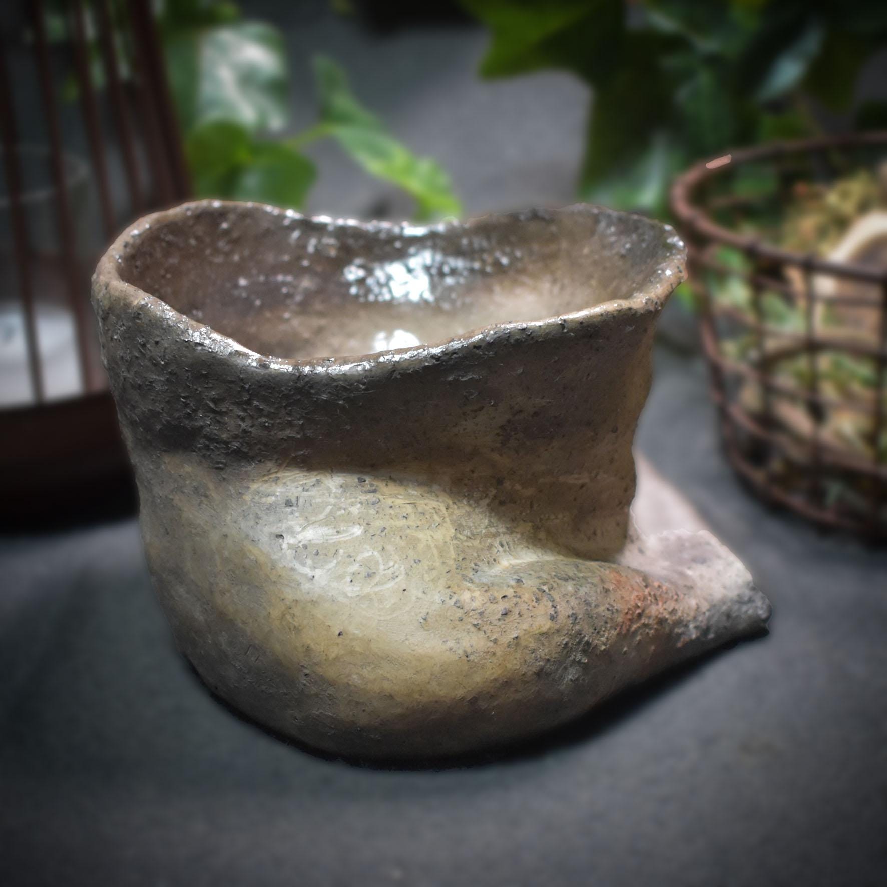 Handgefertigtes Pflanzgefäß 'Schoß der Göttin' aus traditionell gebranntem Ton – Spiritueller Altarbedarf - Art.Nr.: GEF003