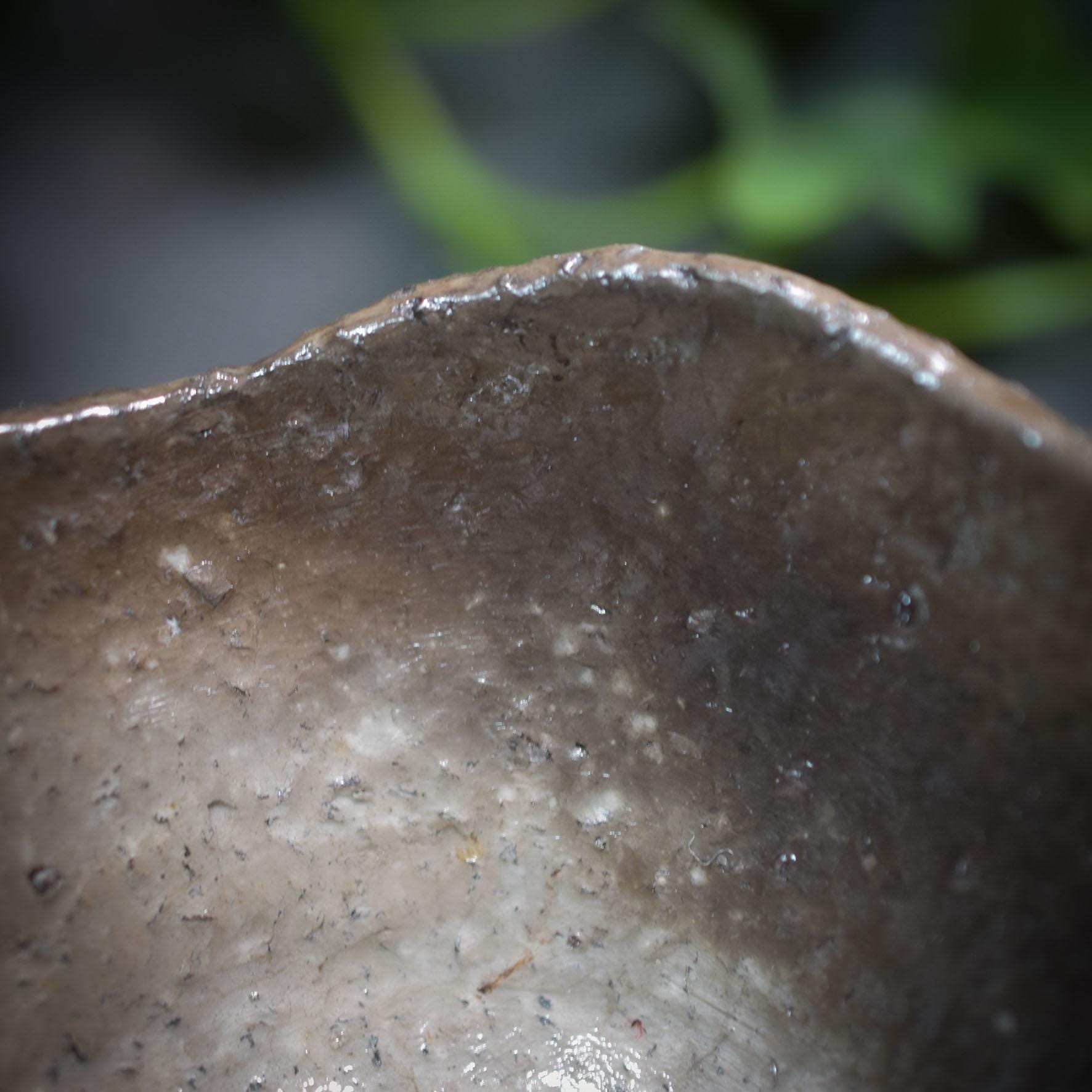 Handgefertigtes Pflanzgefäß 'Schoß der Göttin' aus traditionell gebranntem Ton – Spiritueller Altarbedarf