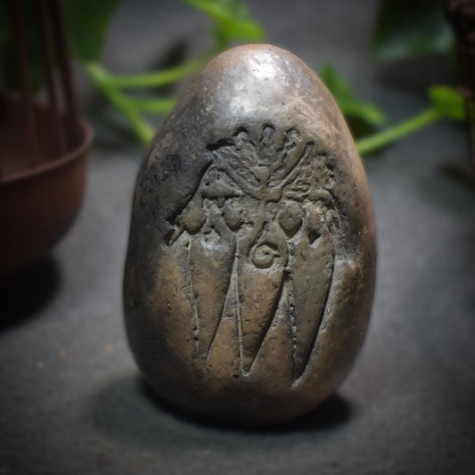 Handgefertigtes Rauchbrand Osterei aus Ton - mit Hekate Symbol – Rustikale Oster- und Frühlingsdekoration - Art.Nr.: FRO001