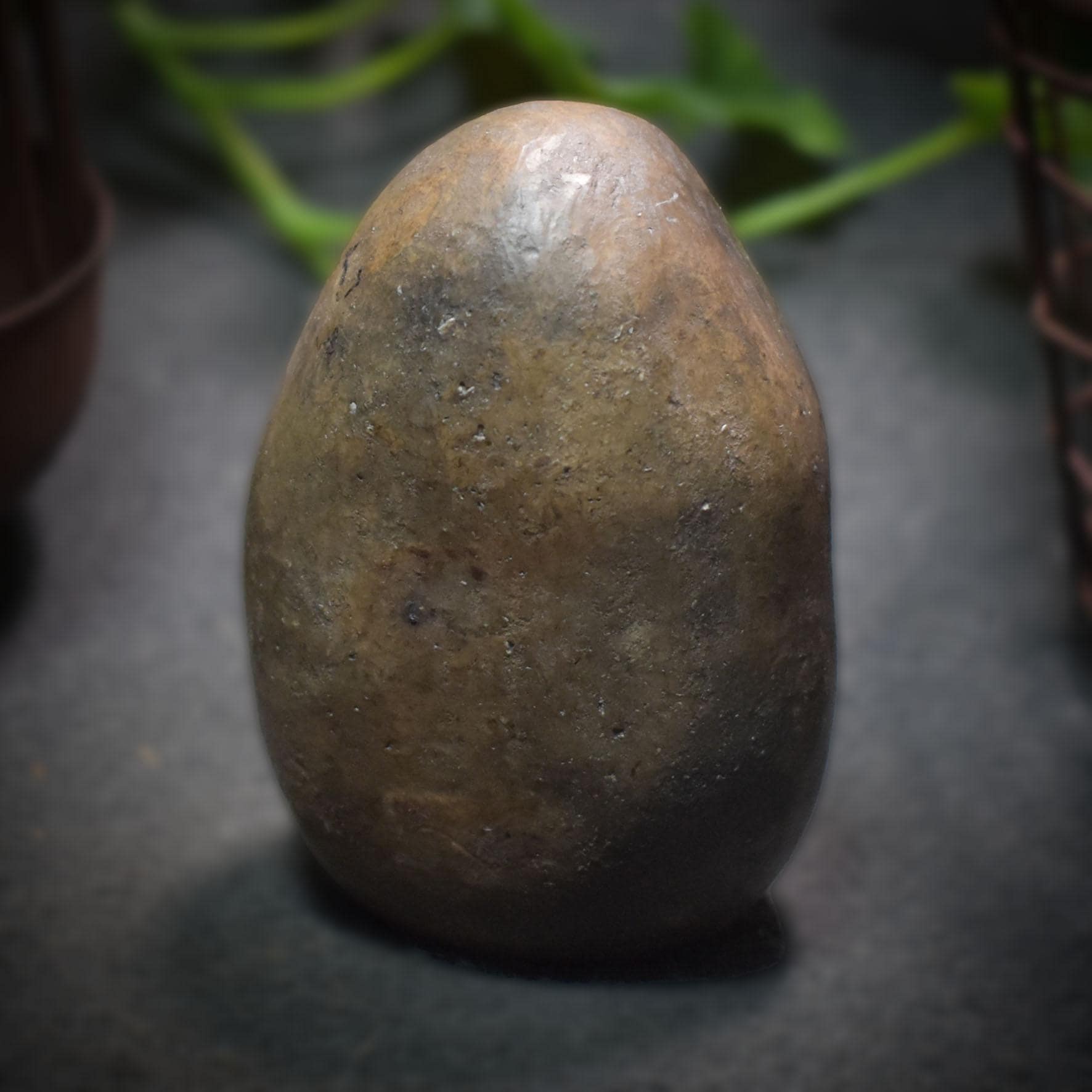 Handgefertigtes Rauchbrand Osterei aus Ton - mit Hekate Symbol – Rustikale Oster- und Frühlingsdekoration - Art.Nr.: FRO001